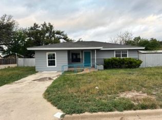 15 Burleson St, Eden, TX 76837