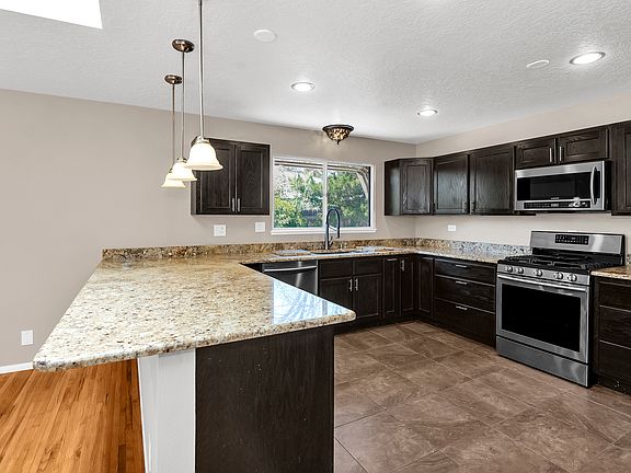5th image of 7208 Bellrose Ave NE