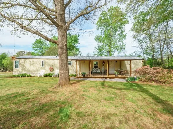 4021 26th Street Ct NE, Hickory, NC 28601