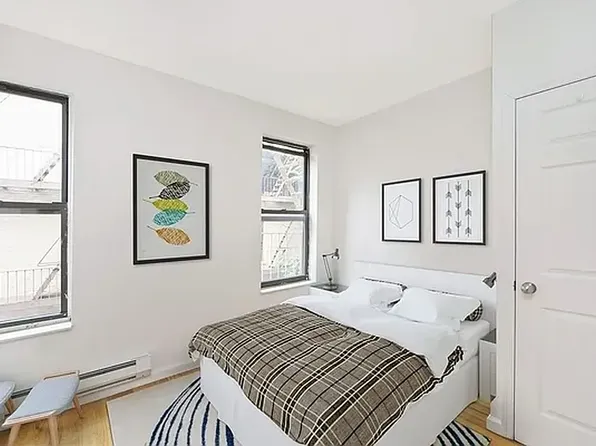 320 Manhattan Avenue image 1 of 12