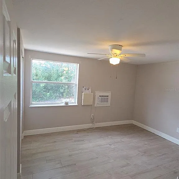 467 92nd Ave N #B — Photo 7