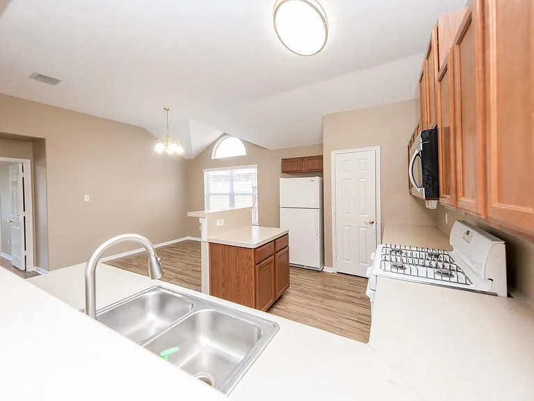 19247 Dillsbury Ct — Photo 12
