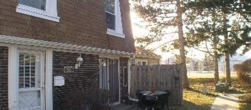 1st image of 606 Bryn Mawr Ct