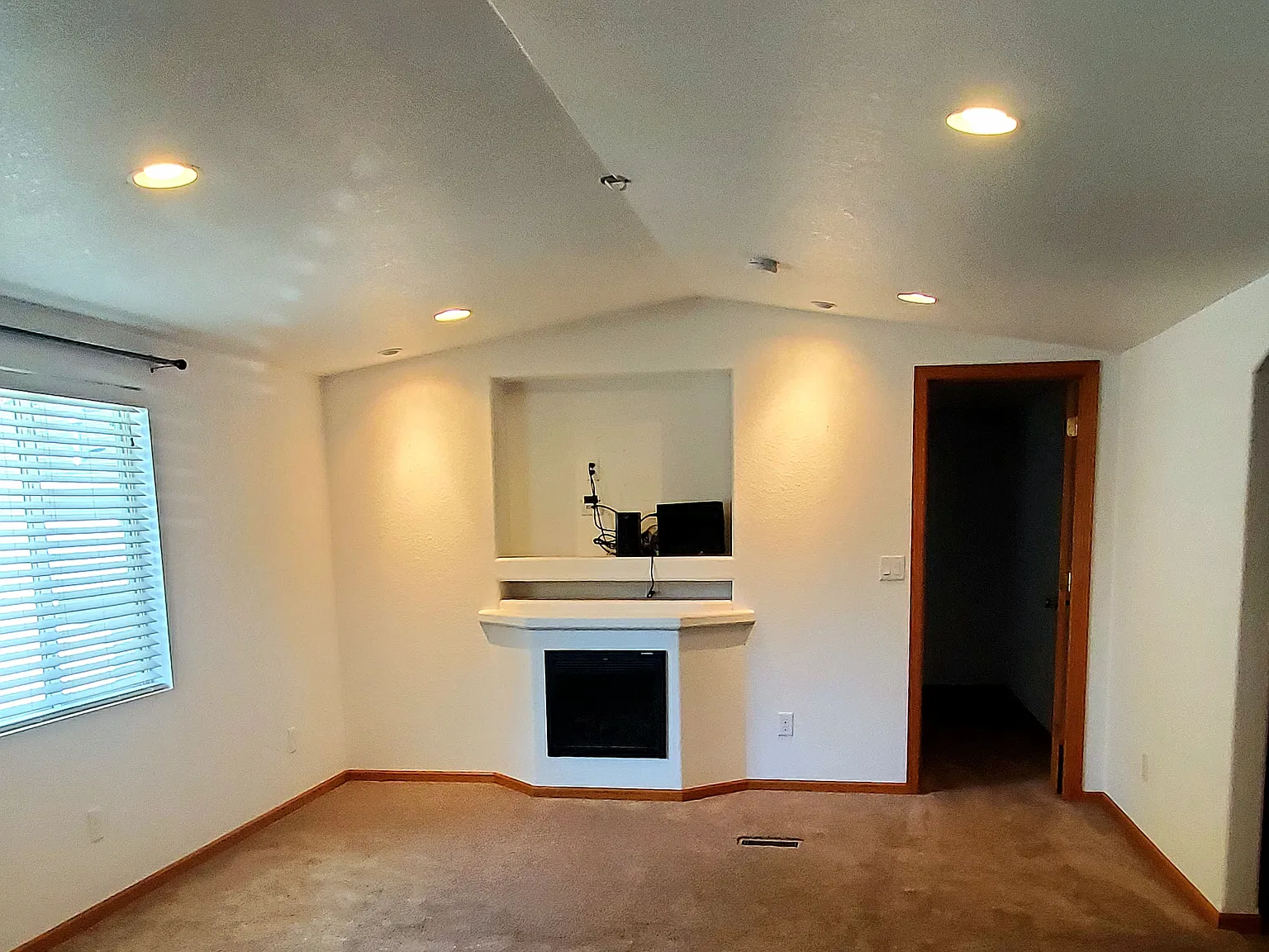 2 bed, 1100 sqft, $1,100 — Photo 2
