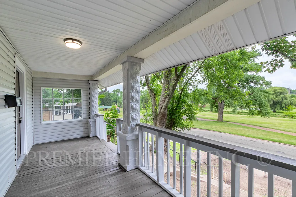 3 bed, 924 sqft, $1,395 — Photo 2