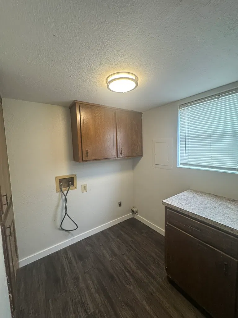 Pleasant Valley Apartments — Photo 4