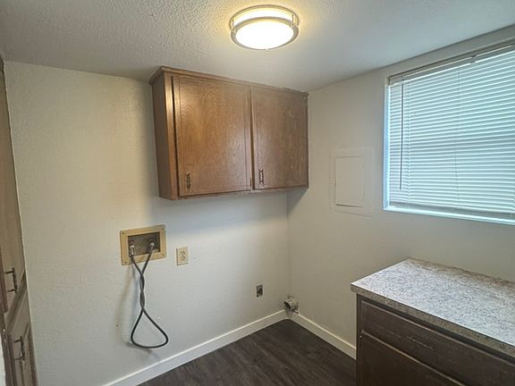 4th image of 305 W Pleasant Valley Rd #11645712