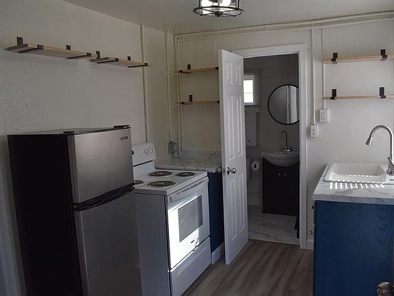 3rd image of 1938 W Walker St