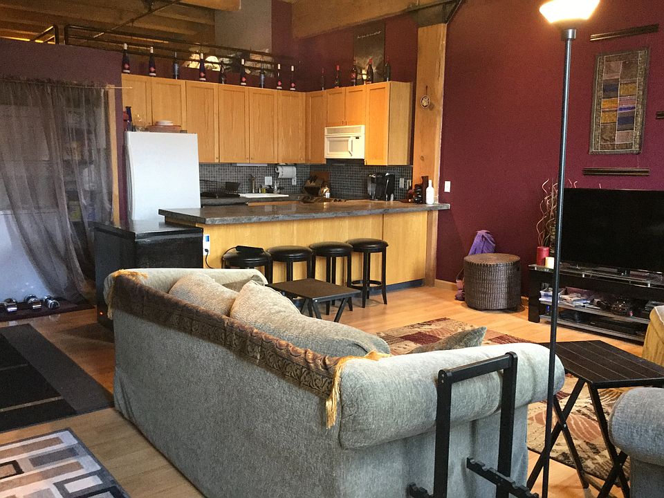 Spacious living room