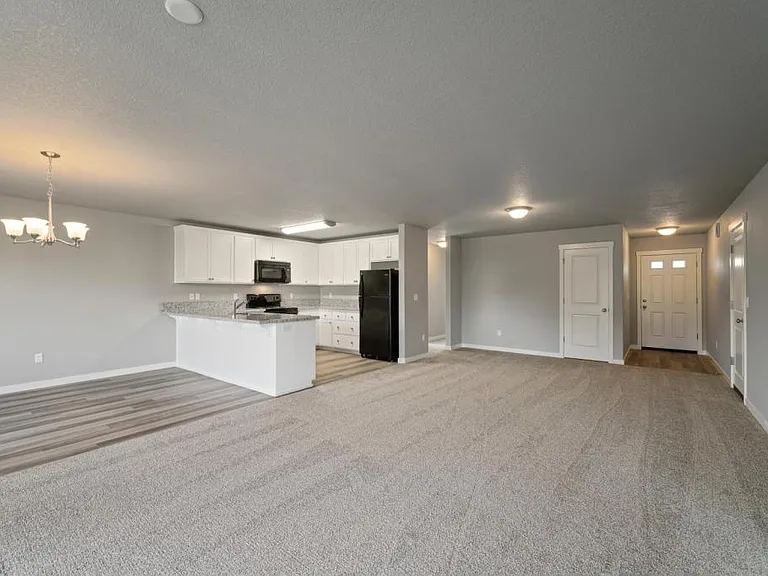 4252 Ash Grove Dr NE — Photo 3
