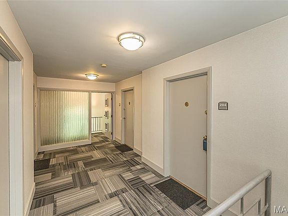 4th image of 5 Delcrest Ct APT 204