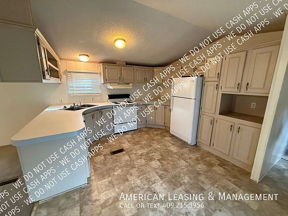 3rd image of 100 Hornet Ln