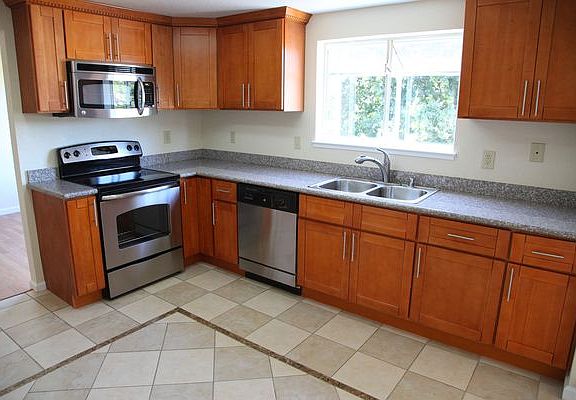 5th image of 26 Greensboro Ct
