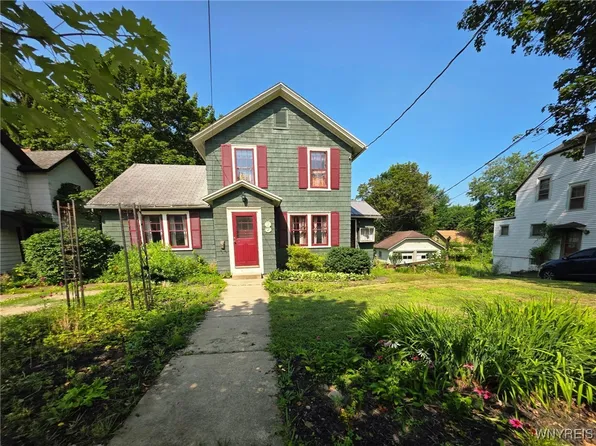 27 Walnut St, Jamestown, NY 14701