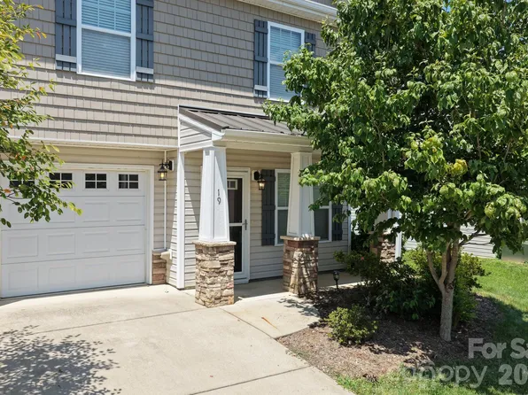 19 Barnett Shoals Dr, Weaverville, NC 28787