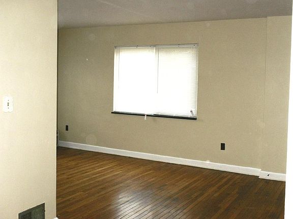 5th image of 488 Mertland Ave APT 1
