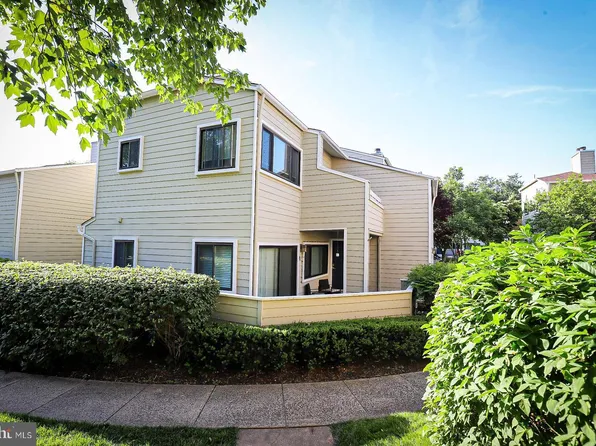 1981 Villaridge Dr, Reston, VA 20191