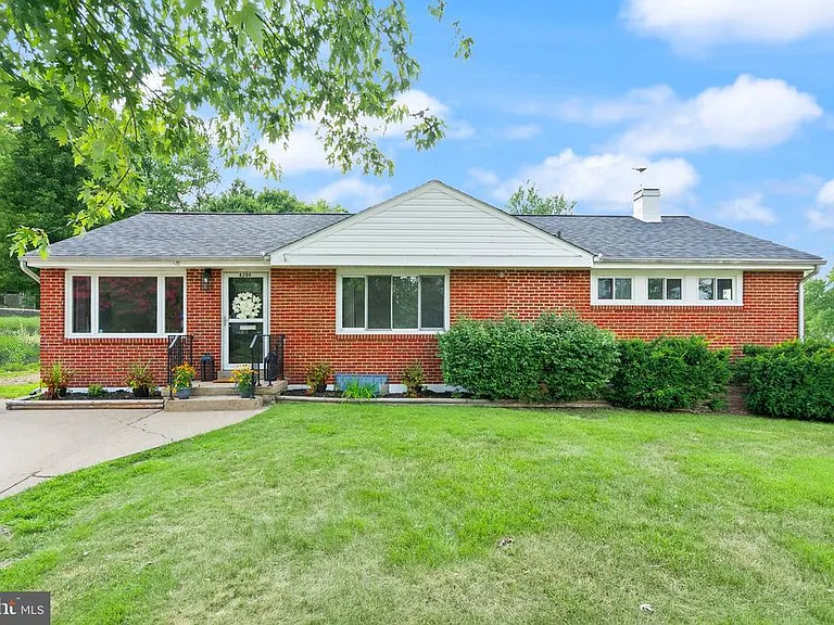 6206 Hillview Ave — Photo 1