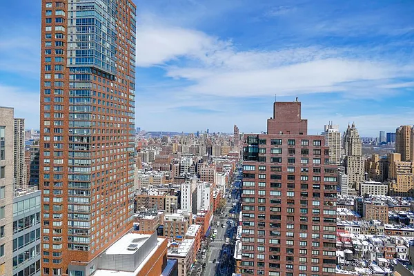 Rented by Greystar | media 24