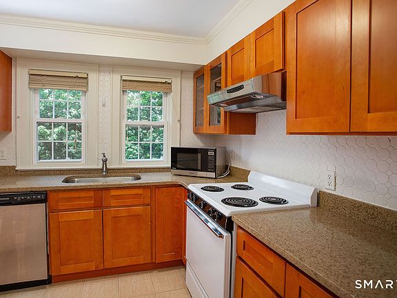 4th image of 40 Seminary St