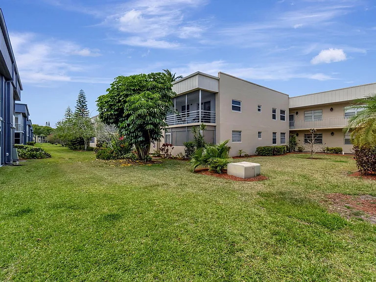 52 Burgundy Dr #B — Photo 42