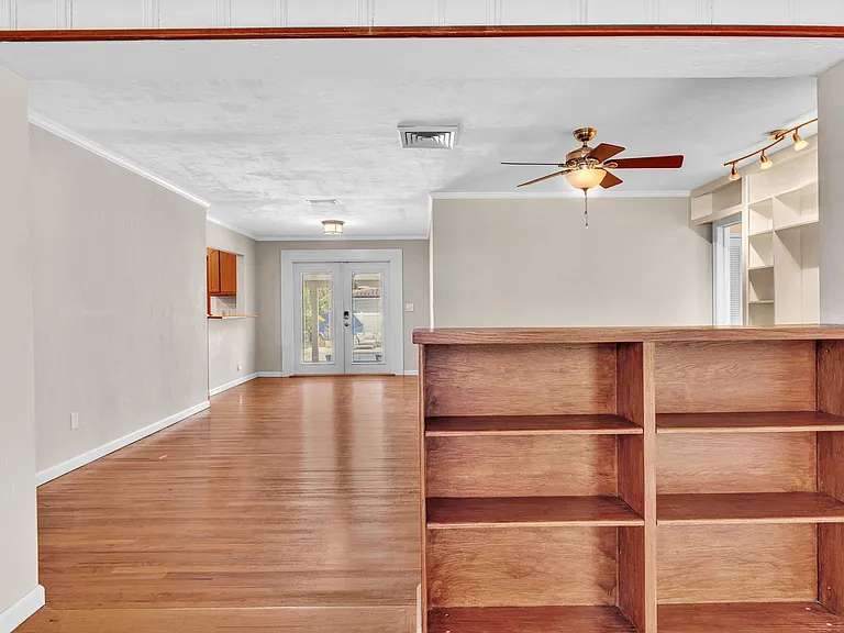 1527 Mayo St — Photo 6