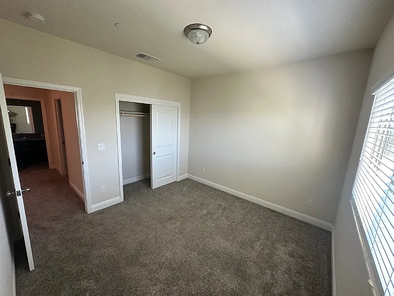 2494 Valdes Dr — Photo 17