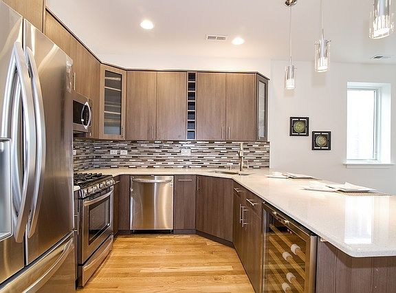 3rd image of 4303 N Kenmore Ave #3SOUTH