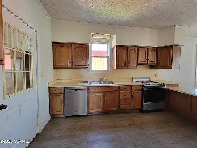995 Center Ave — Photo 9