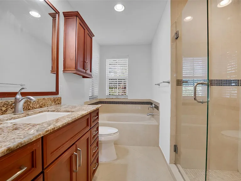 1840 Sweetbay Way — Photo 34