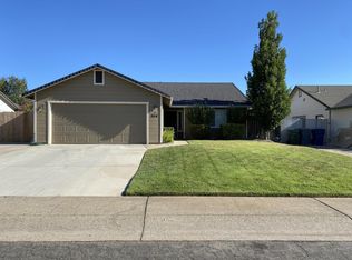 954 Montcrest Dr, Redding, CA 96003