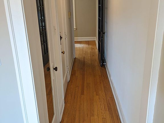 3rd image of 2559 W Winnemac Ave #2F