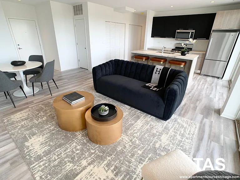 2535 W Fullerton Ave #506 — Photo 5