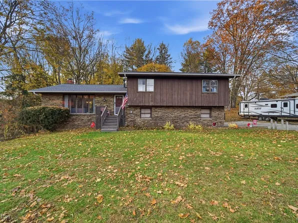 12515 Amber Cir NW, Uniontown, OH 44685