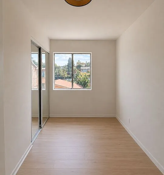 1031 Coronado Ter — Photo 21