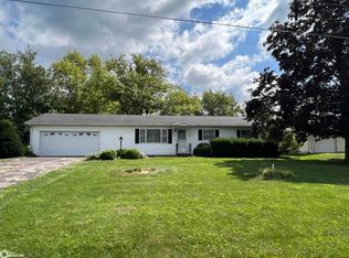411 S East St, Stronghurst, IL 61480