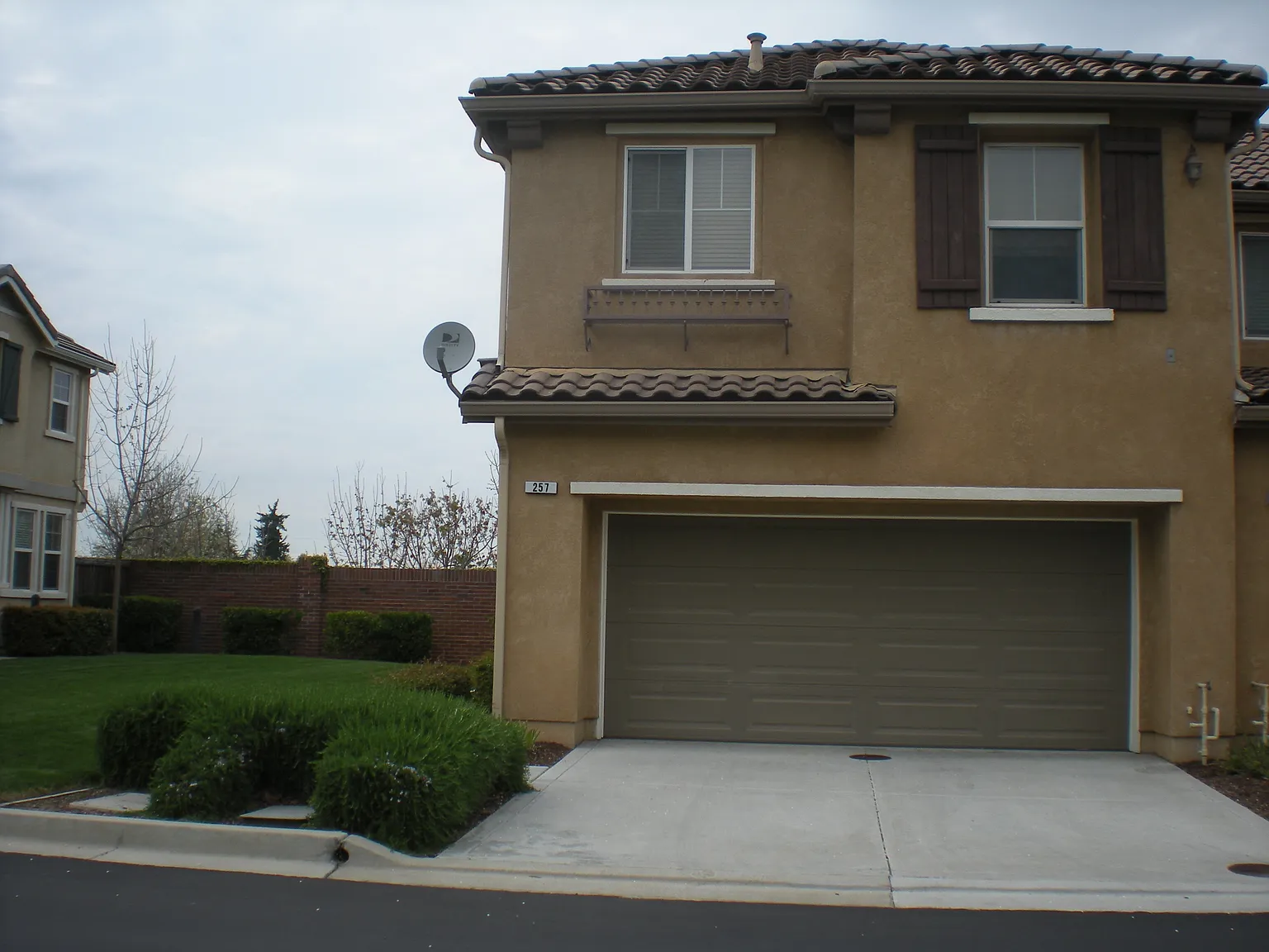 257 Washington Dr photo 1