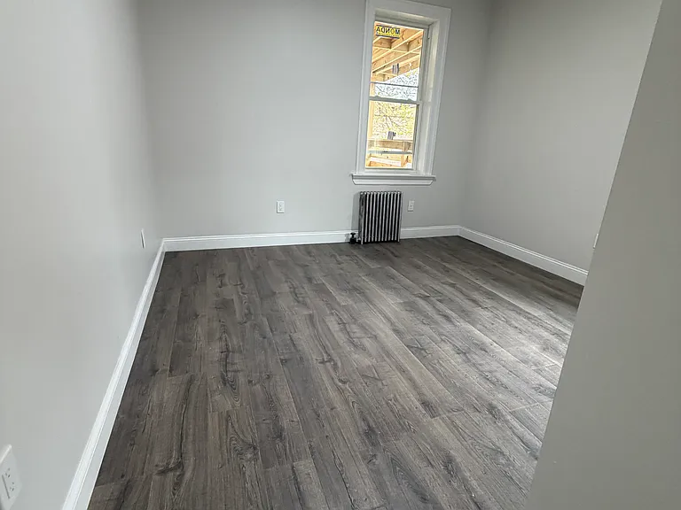 E 232nd St — Photo 3