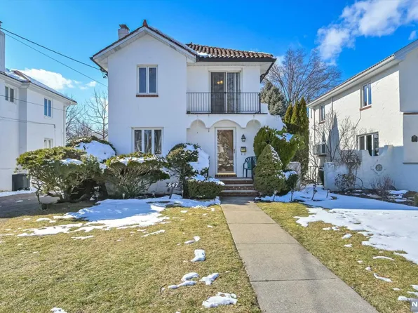 647 Bogert Rd, River Edge, NJ 07661