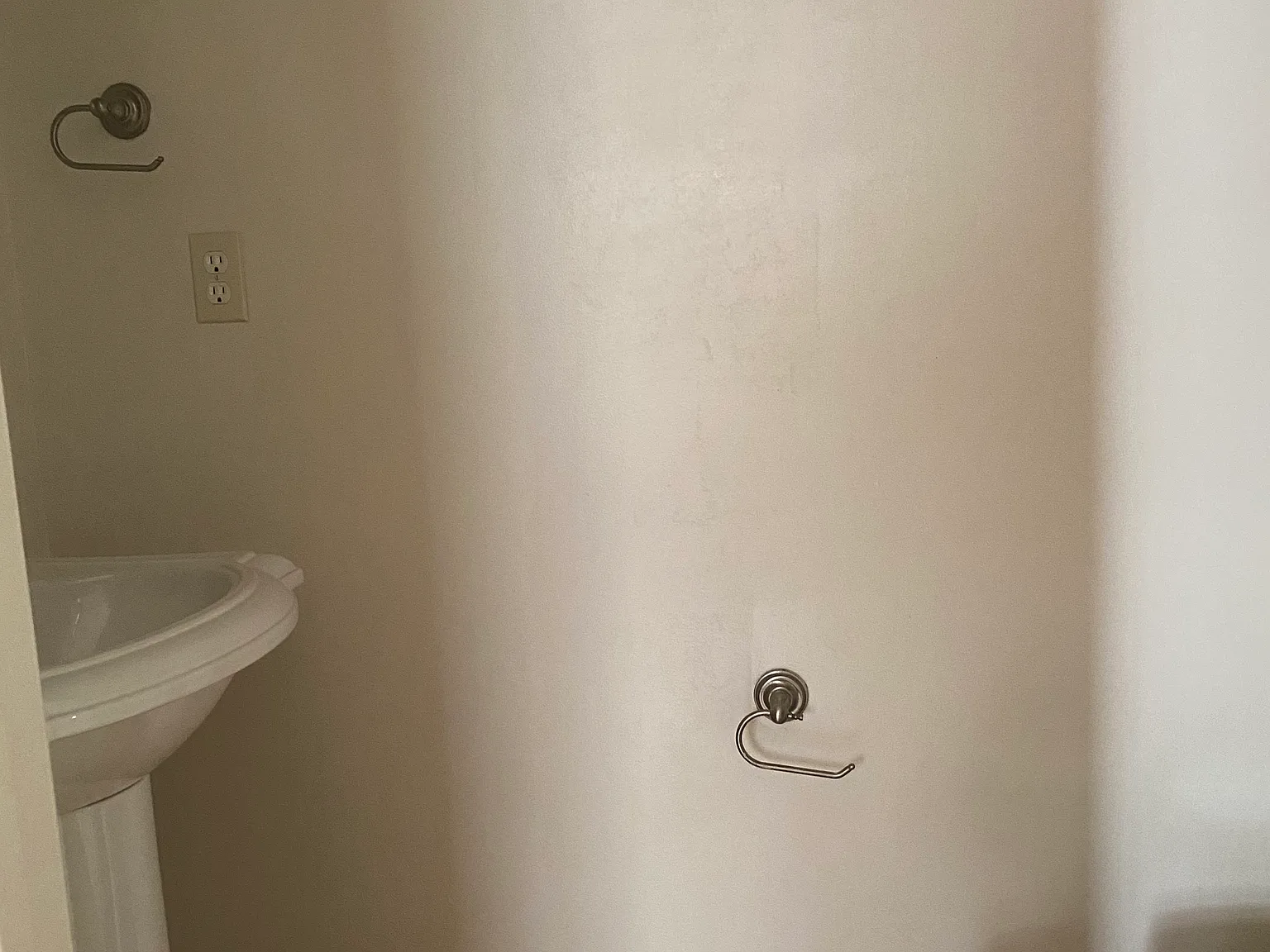 2 bed, 2.5 bath, $2,010 — Photo 4