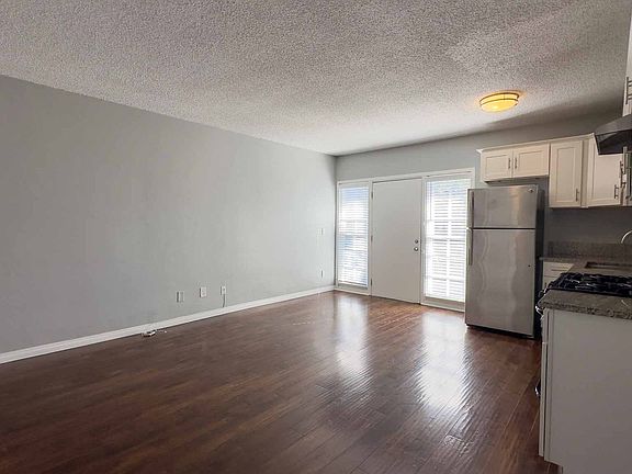 5th image of 3946-3952 Iowa St #5