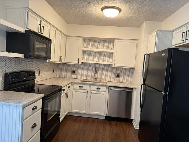 3 bed, 1300 sqft, $2,150 — Photo 2
