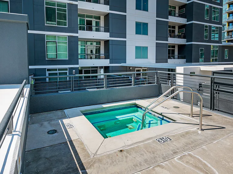 425 W Beech St #535 — Photo 39