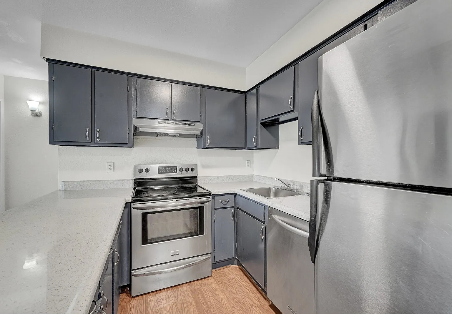 1 bed, 1.0 bath, 617 sqft, $841 — Photo 2