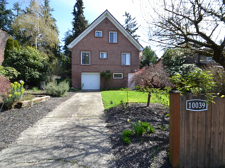 10039 Sand Point Way NE — Photo 2