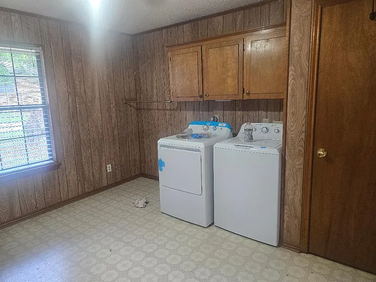 1483 S Waco St — Photo 8