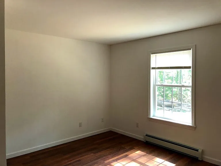 Primary bedroom (first floor)