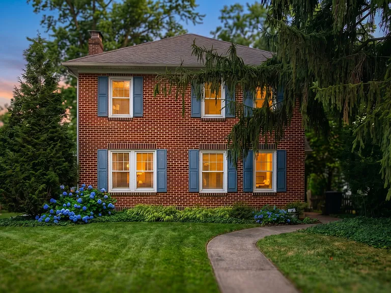 234 E Hamilton Ave — Photo 1