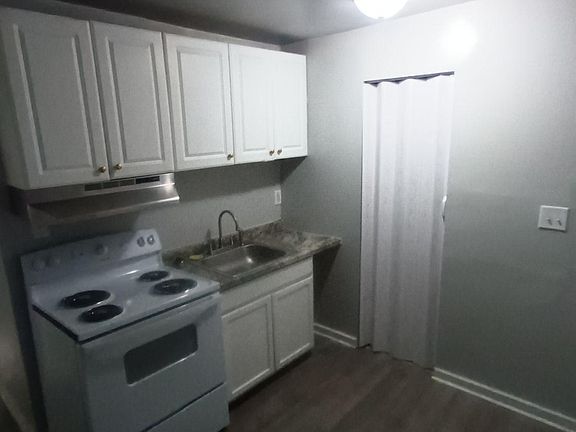 2nd image of 1800 Ivy Ave #B