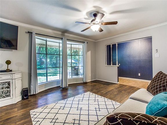 5th image of 813 Sharpshire Dr